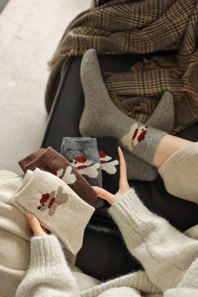 Calzini da donna color caffè senza cuciture, stile giapponese, caldi e spessi, a metà polpaccio, in lana, autunno e inverno, con simpatici cartoni animati, modello cucciolo_voghion.com