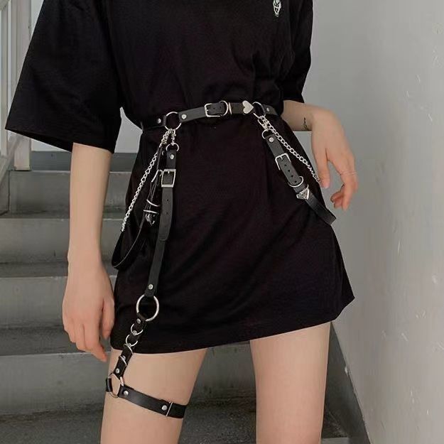 Nuova cintura versatile punk con tracolla stile Harajuku, accessorio in pelle con catena, anello per gamba JK integrato_voghion.com
