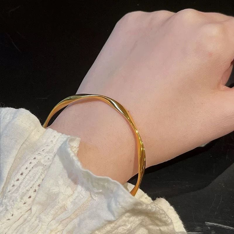 Braccialetto Joker alla moda chiuso Mobius solido con esplosioni di Little Red Book, regalo per la fidanzata, outlet di fabbrica_voghion.com