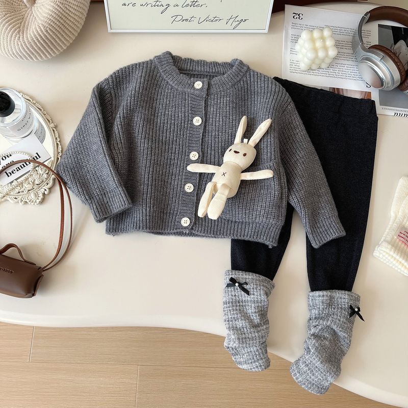 2024 nouvelle version coréenne pull fille tricoté cardigan leggings ensemble deux pièces bébé élégant tenue d'automne 2496_voghion.com