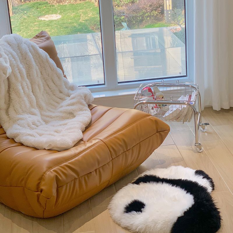 Divani in pelle e integrati, cuscini, accenti per la casa femminile in stile Instagram_voghion.com