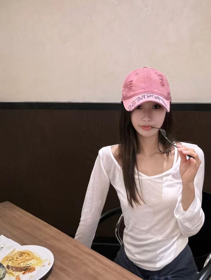 Neue Stil Coole Mode Duckbill Cap Männer Und Frauen Hut Krempe Brief Gebürstet Loch Pendeln Einfache Persönlichkeit Sommer Baseball Cap_voghion.com