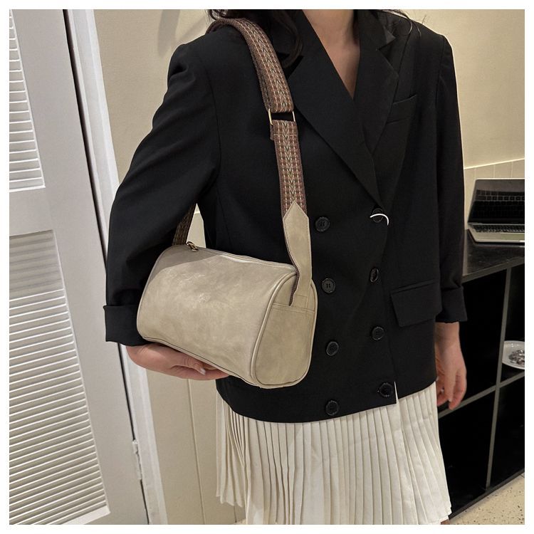 Il piccolo bs popolare di quest'anno per le donne autunno e inverno 2022 nuova nicchia di moda a banda larga crossbody texture cuscino_voghion.com