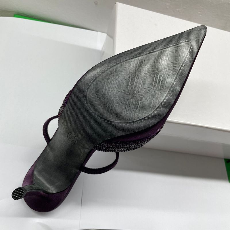 Décolleté a punta con tacco a spillo in raso autunno/inverno - Scarpe eleganti con strass e cinturino regolabile alla caviglia_voghion.com