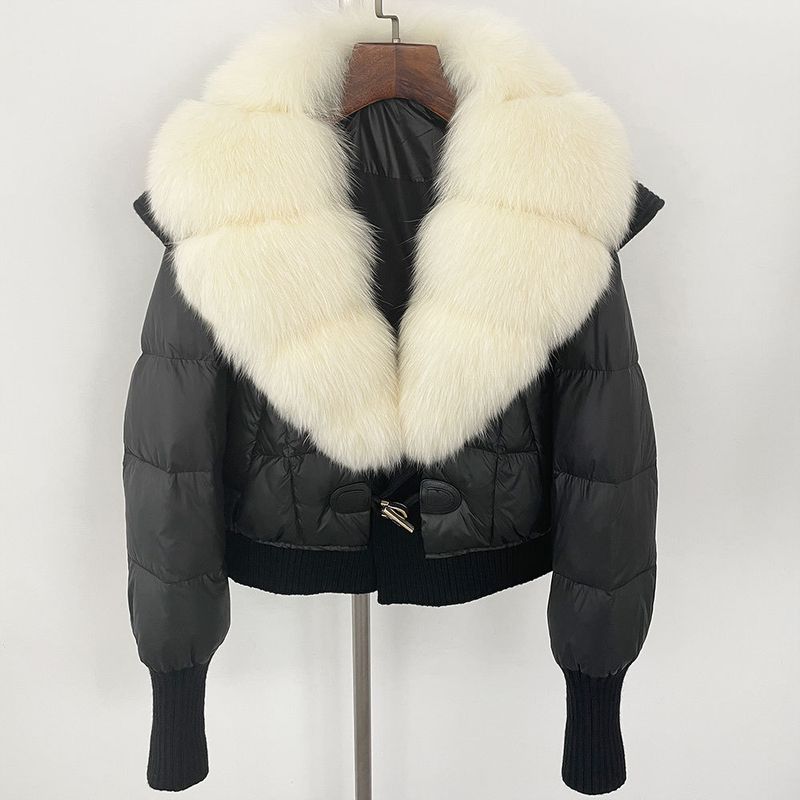 Luxuriöse kurze Daunenjacke für Damen – hochwertiger weißer Entenfedermantel mit abnehmbarem Fuchspelzkragen, lockere Passform, modische Winteroberbekleidung_voghion.com