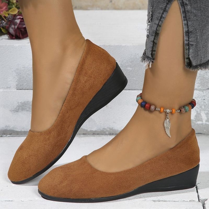 Large Casual Flat Bean Shoes Autumn, New Pointed Soft Sole Wearing On The Outside, Shallow Mouth Single Shoe For Women_voghion.com