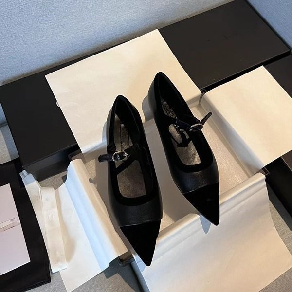 Hochwertige Version 2024 Xiaoxiangfeng Double C Spitz zulaufender flacher Mund Single Damen Frühling und Herbst Neue Marilyn Französischer Ballerina_voghion.com