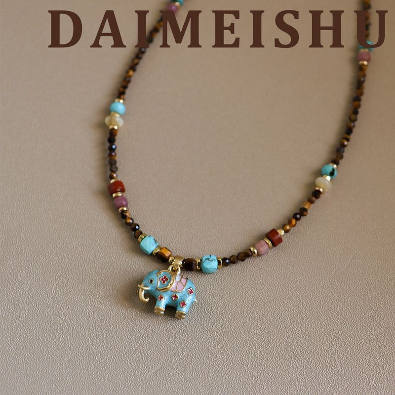 Halskette mit Elefantenanhänger im Öltropfen-Design für Damen – Tigerauge-Stein, Türkis- und Perlenakzente, leichter Luxus-Nischen-High-End-Stil_voghion.com