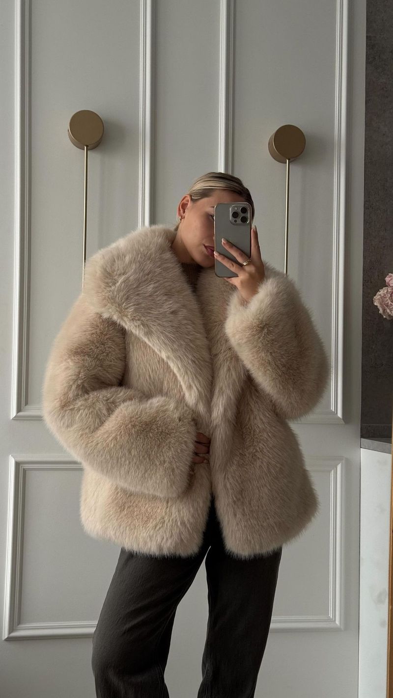 Damenbekleidung Luxus Kunstpelzmantel Damen Wintermode Kragen Flauschige Umweltfreundliche Fuchspelzähnliche Jacke Für den Großhandel_voghion.com