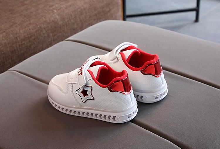 Chaussures de sport lumineuses pour enfants, édition coréenne, petites étoiles blanches à cinq branches, chaussures de marche pour bébés étudiants, nouvelle collection 2024_voghion.com