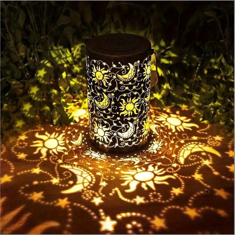 Lanterne solaire en fer creuse à suspendre pour balcon, jardin, cour extérieure, lampe décorative de camping_voghion.com