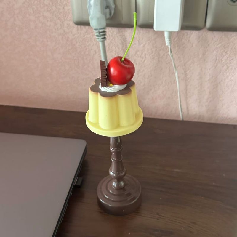 Luce notturna a forma di budino, decorazione per la scrivania, per la camera da letto, gadget carino e di alto valore_voghion.com