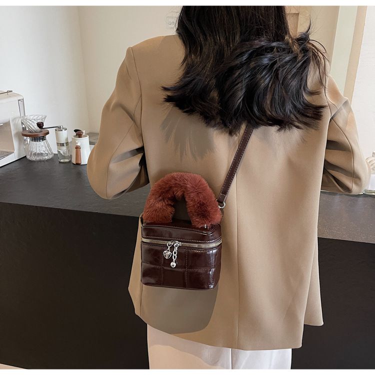 Niche design, personalized plush small square exquisite diamond grid embroidery thread box bag, one shoulder crossbody,_voghion.com