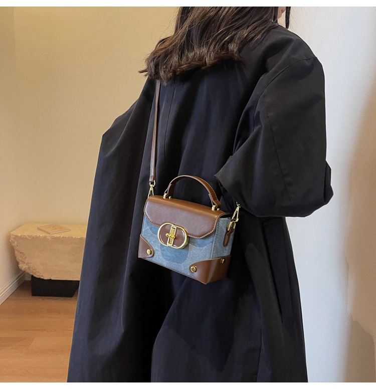 This Year's Popular Small Bag for Women Fashionable and Versatile 2024 New Retro Shoulder Crossbody Bag Portable Box Small Square Bag_voghion.com