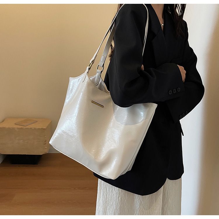 High Quality For Women 2024 New Trendy And Fashionable Shoulder Large Capacity Armpit Bag, Class Commuting Tote Bag_voghion.com