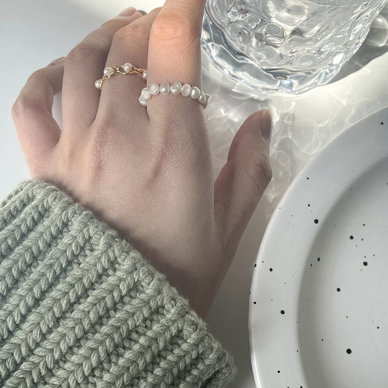 Temperamento unico, intreccio di perline di riso naturali, anello impilabile, anello con apertura irregolare in perle d'acqua dolce francesi J09_voghion.com