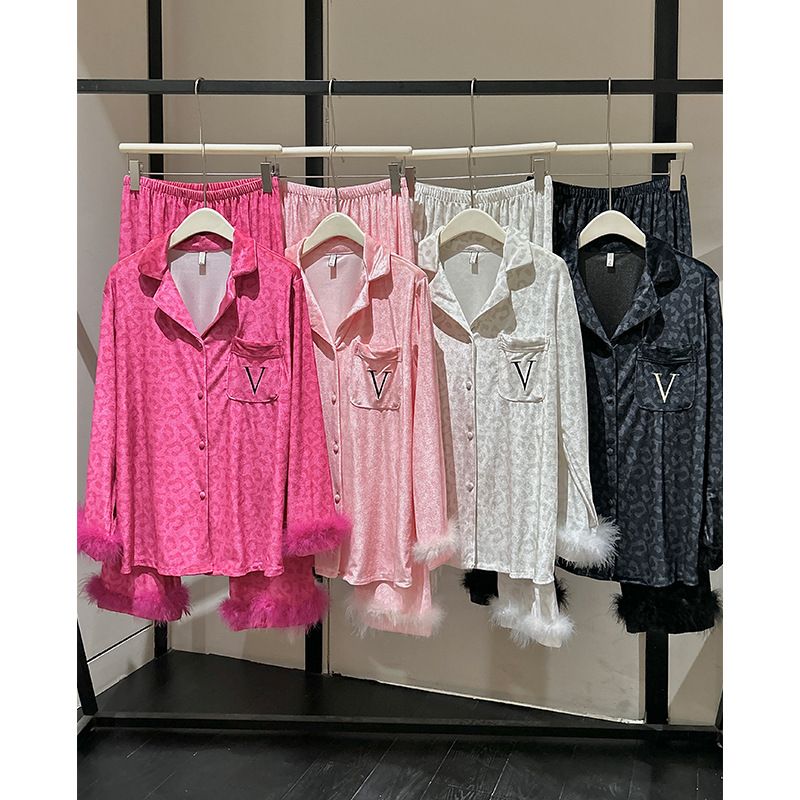 Intimo e pigiami Pigiama di alta qualità con piume leopardate per donna Autunno e inverno Velluto dorato Maniche lunghe Comodo abbigliamento da casa Completo_voghion.com