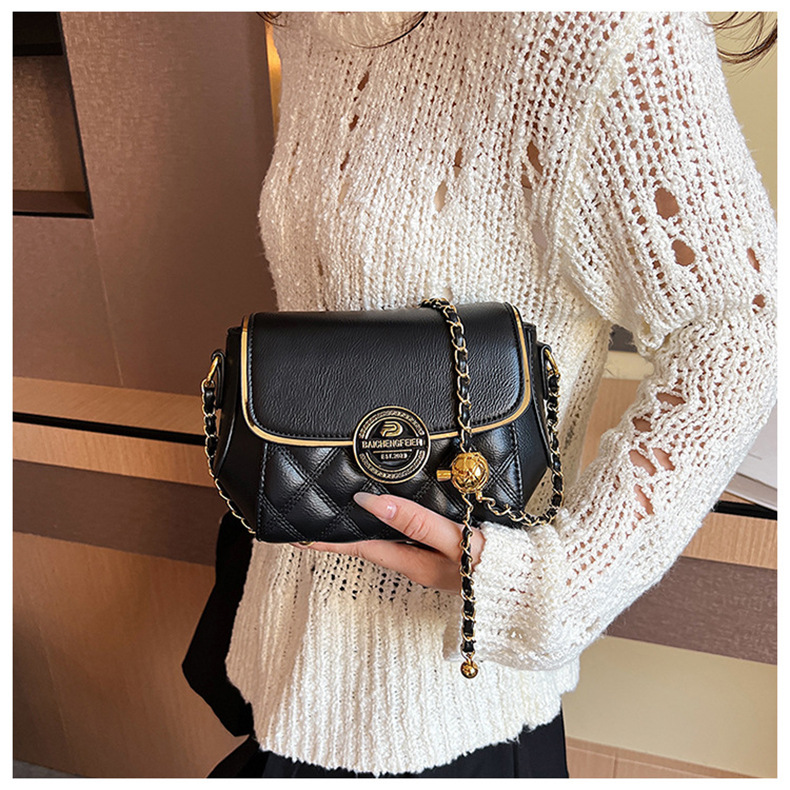 Lingge embroidered thread 2024 new niche chain women's crossbody fashion versatile small square bag_voghion.com