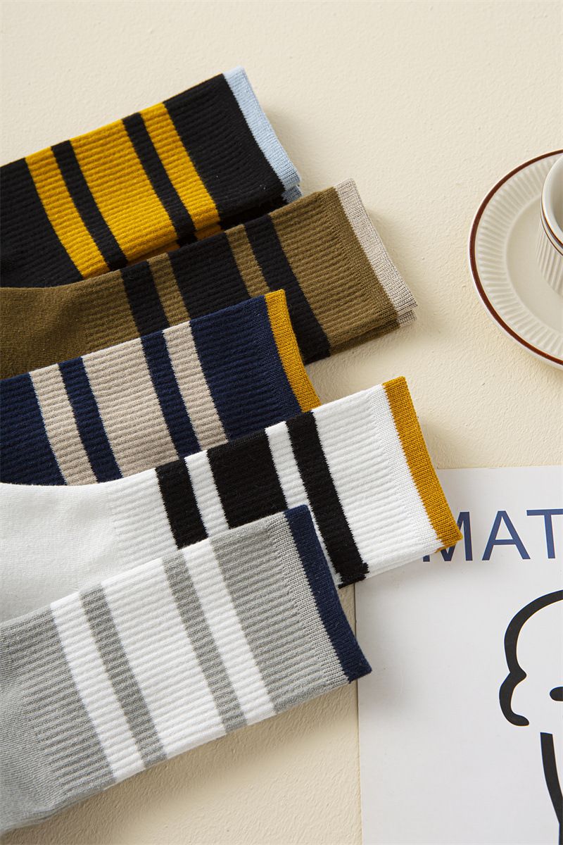 Vidēja garuma zeķes Vīriešu rudens un ziemas kokvilnas zeķes Studentu zilas bumbu sporta zeķes Garas, svītrainas, platas, vienkāršas, modernas, kontrastējošas krāsas_voghion.com