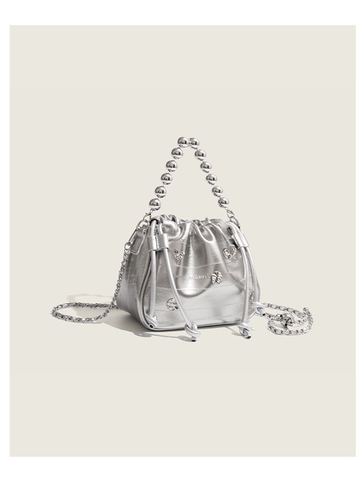 Borsa a secchiello con coulisse plissettata in argento estivo da donna, nuova borsa a tracolla con catena a griglia di diamanti 2024, borsa a nuvola di nicchia_voghion.com