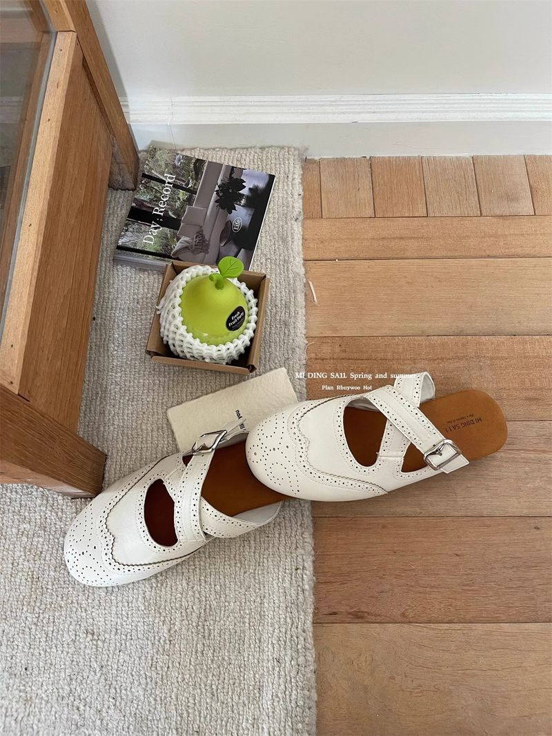 Artistic Carved Temperament Closed-Toe Half Slippers Comfortable Versatile Cross Strap Flat Mules Women's Shoes_voghion.com