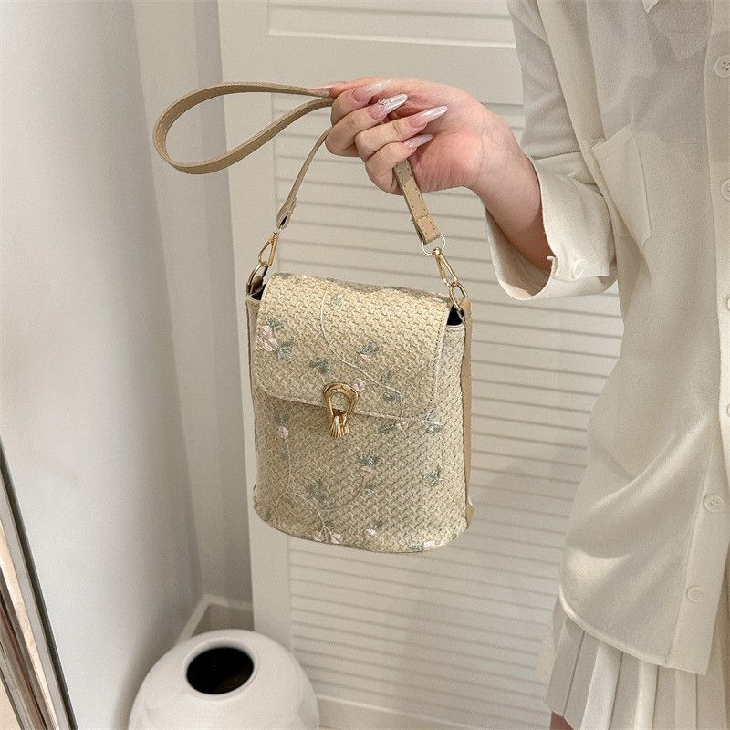 Sac en paille d'été pour femmes 2025, nouveau sac à bandoulière tissé en dentelle florale fraîche, sac à bandoulière pour téléphone portable_voghion.com
