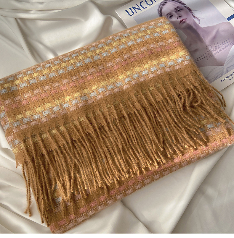 Nuova sciarpa di vendita calda per le donne Autunno / inverno Edizione coreana Plaid colorato Studente Calore Sciarpa ispessita Imitazione Cashmere Scialle con nappa_voghion.com