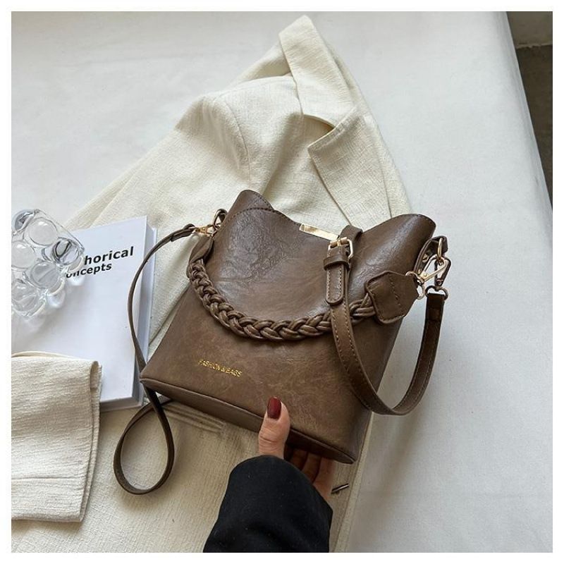 Borsa a tracolla piccola da donna con texture di nicchia francese, 2025, nuova moda alla moda, da ascella, autunno inverno_voghion.com