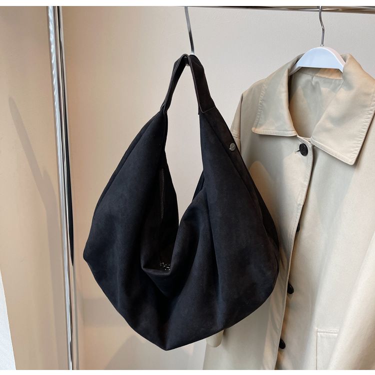 Alkalmi és pihentető nagy kapacitású táska női új őszi és téli ingázó válltáskához, velúr táska_voghion.com