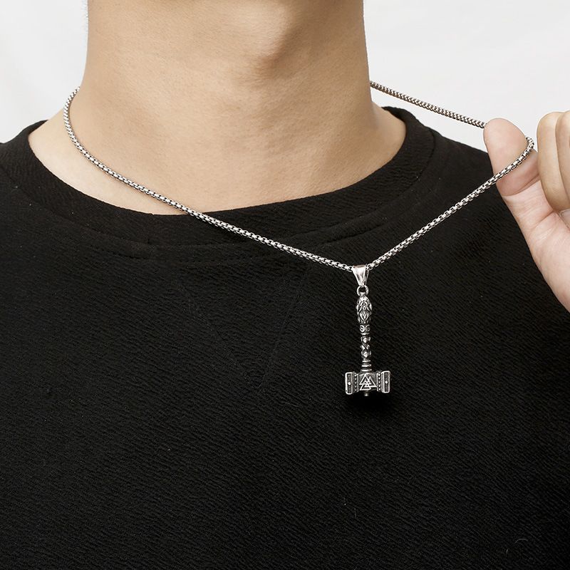 Collana con ciondolo a forma di martello di Thor vichingo da uomo - Gioiello in acciaio al titanio in stile punk con finitura anticata - Perfetto per la moda gotica e rock_voghion.com