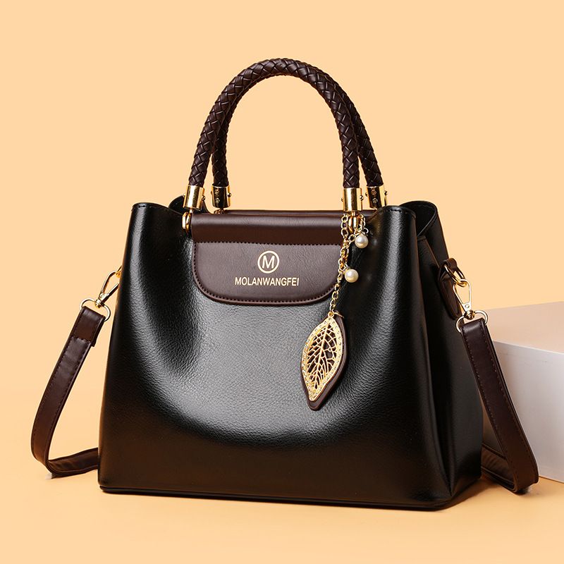 Light New Tote Bag 2025 Fashion Simple Elegant For Women Large Capacity Trendy Versatile Handbag_voghion.com