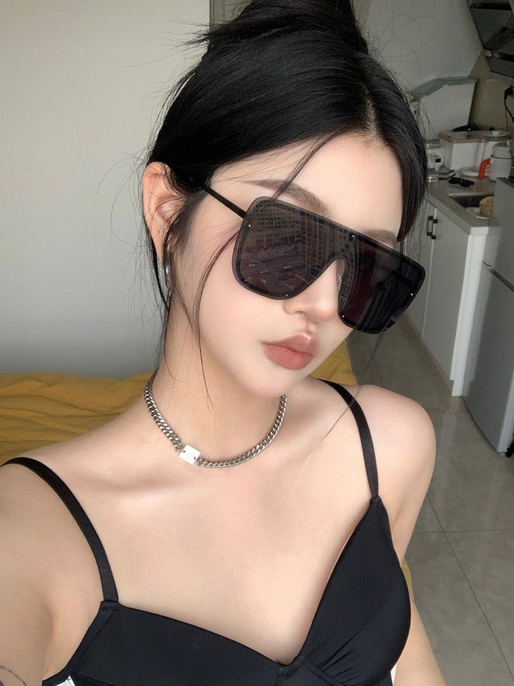 LazyZoom Internet-Famous And Vintage Oversized Frame Plane Sunglasses For A Slim Look_voghion.com