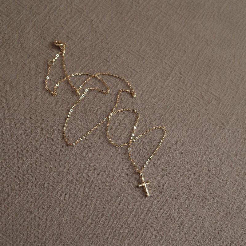 collana in argento puro, croce da donna, mini pendente concavo convesso, lusso leggero, temperamento di alta gamma | Collane con ciondolo a forma di croce_voghion.com