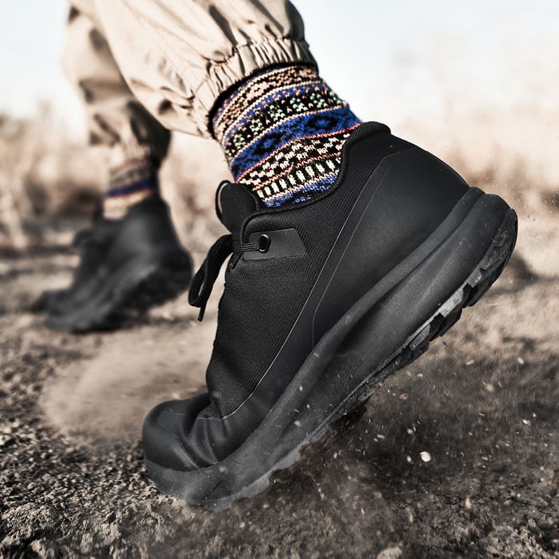 Neue mittelhohe, warme Outdoor-Wanderschuhe mit Spritzwasserschutz_voghion.com