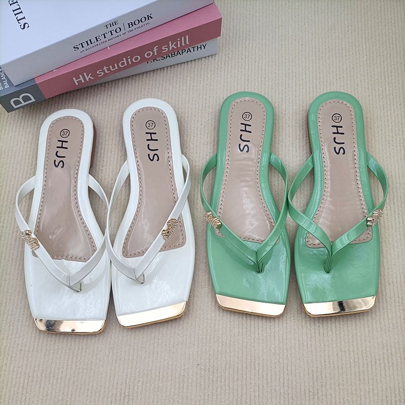 New Simple And Elegant Outdoor Women's Flat Sandals Lightweight Non-Slip Beach Shoes Versatile French Style Toe Clip_voghion.com