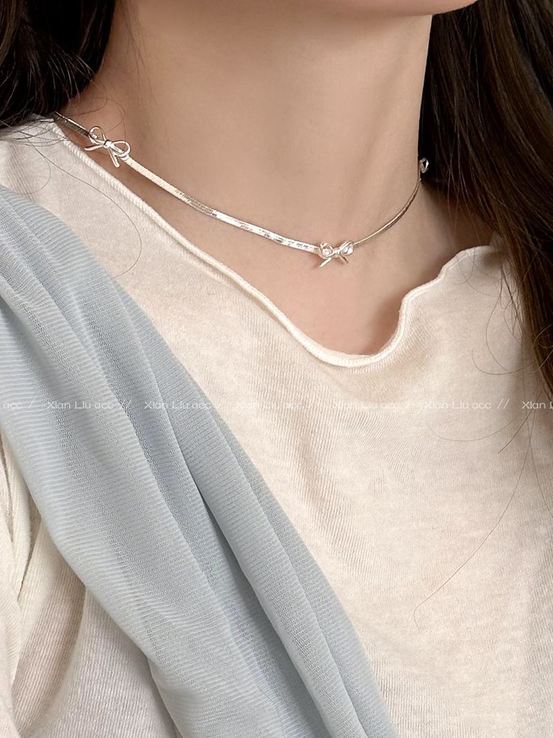 Collana con catena a forma di serpente con fiocco, design di nicchia per donna, collana di alta gamma, nuova collana popolare 2024, gioielli in stile freddo_voghion.com