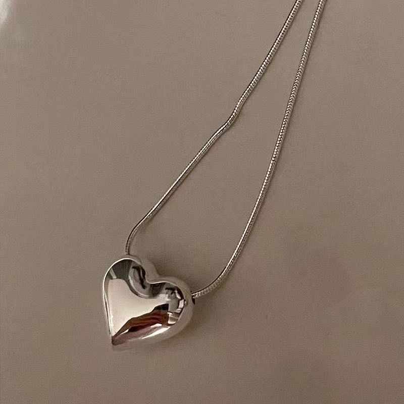 Korean style heart-shaped pendant necklace_voghion.com