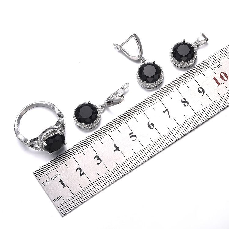 Set di gioielli da donna - Eleganti orecchini a bottone con zirconi rotondi, collana, bracciale e anello in più colori per l'uso quotidiano. Set di collana e orecchini._voghion.com