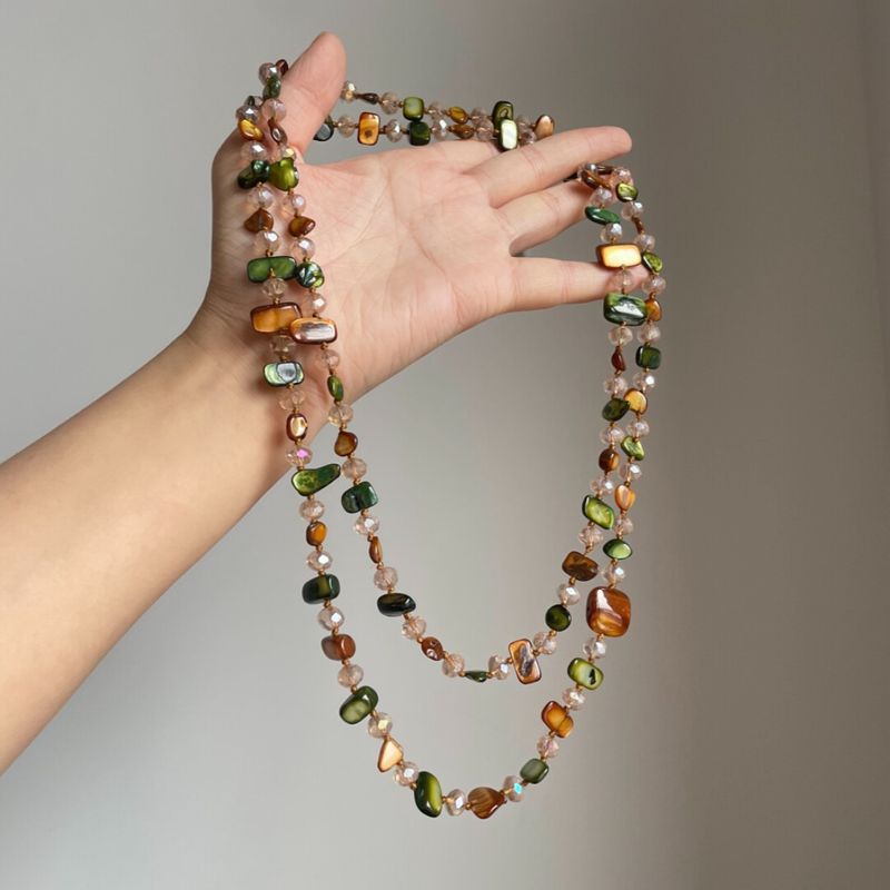 Collier long vintage bohème coloré à double rang de perles coquillage, style rétro, léger et empilable._voghion.com
