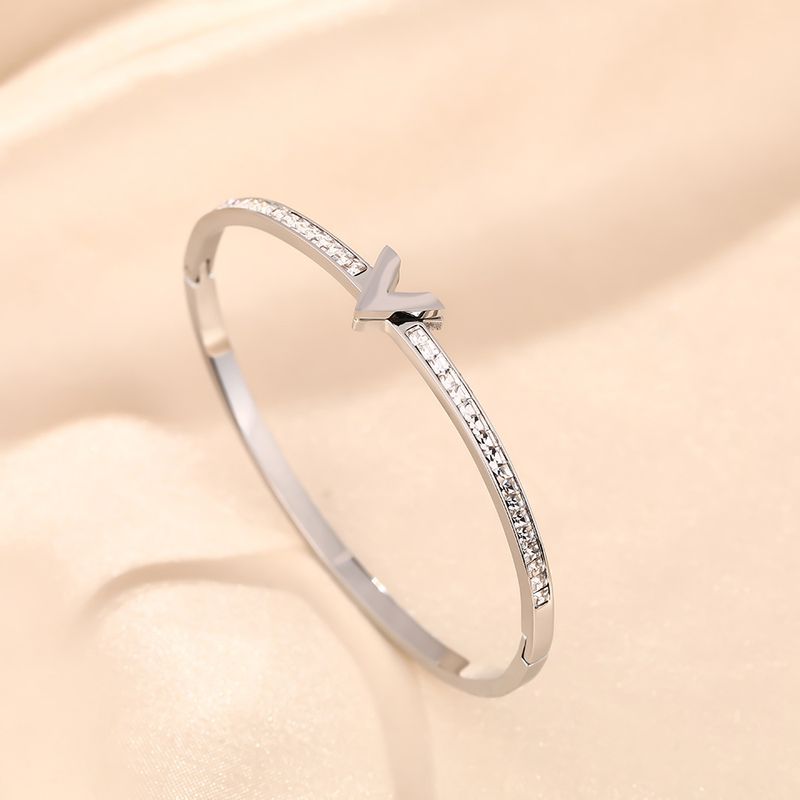 Pulsera de acero de titanio con letras de alta gama para mujer con personalidad estilo Instagram, lujo ligero y resistente a la decoloración._voghion.com