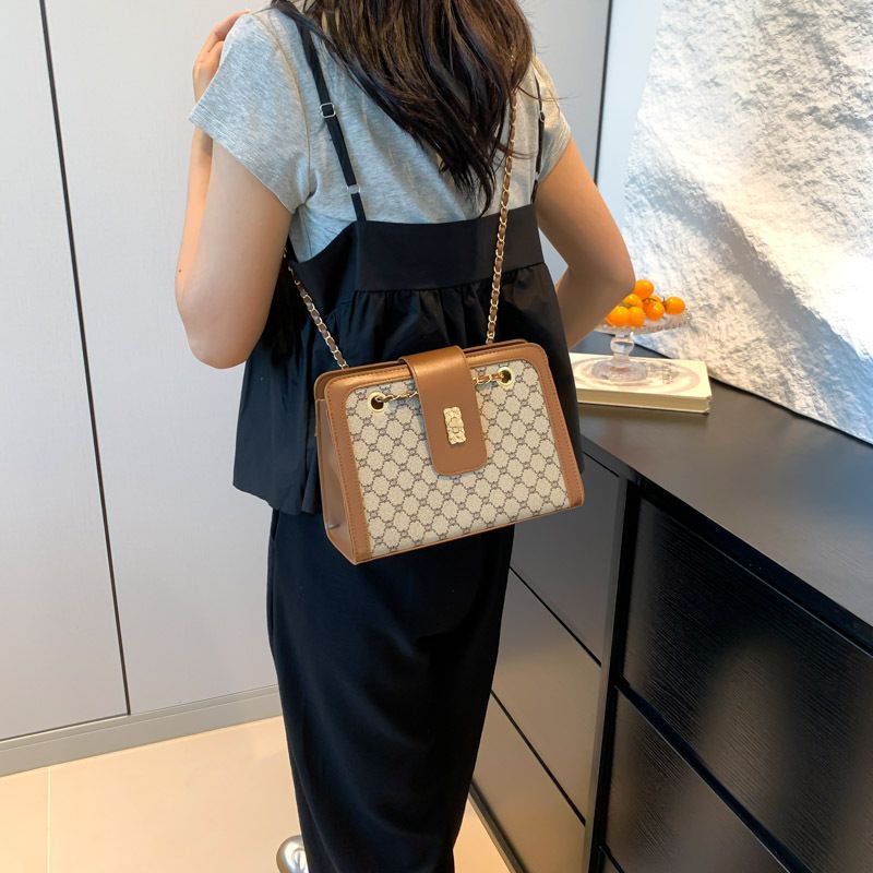 Borsa a tracolla casual elegante e raffinata, piccola, quadrata, da donna, tendenza 2024_voghion.com
