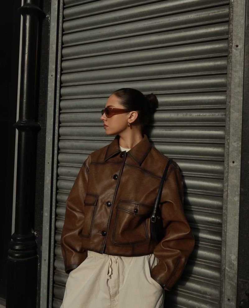 Damenbekleidung Vintage PU-Motorradjacke für Damen – Retro-Kurz-Bikerjacke mit Reverskragen und Taschen_voghion.com