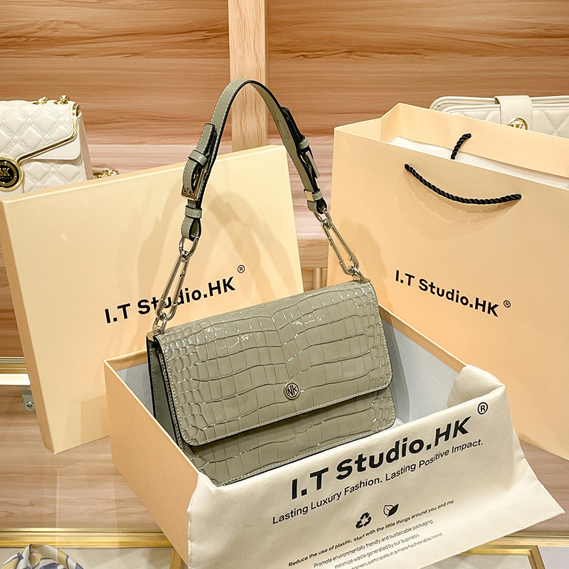 Hong Kong niche minimalist leather underarm women's fashionable small square bag, versatile crossbody for women, 2024_voghion.com