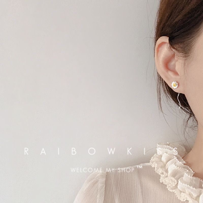 Orecchini a margherita in argento puro con trama a onda, orecchini a crisantemo autunnali mini di lusso leggeri, piccoli e delicati,_voghion.com