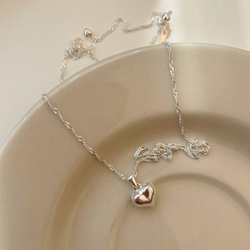 Colar Love de Prata de Lei Feminino com Alto Sentido de Simplicidade 2025_voghion.com