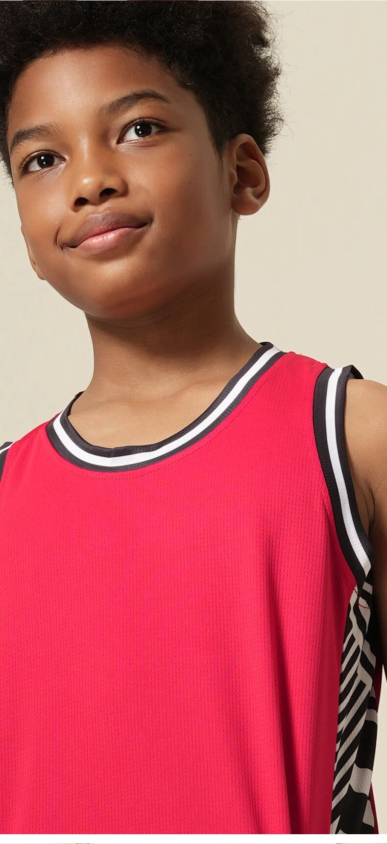 Mundury dziecięce Niestandardowe 100% siatka poliestrowa Oddychająca koszulka chłopięca Szybkoschnące koszulki do koszykówki 2302_voghion.com