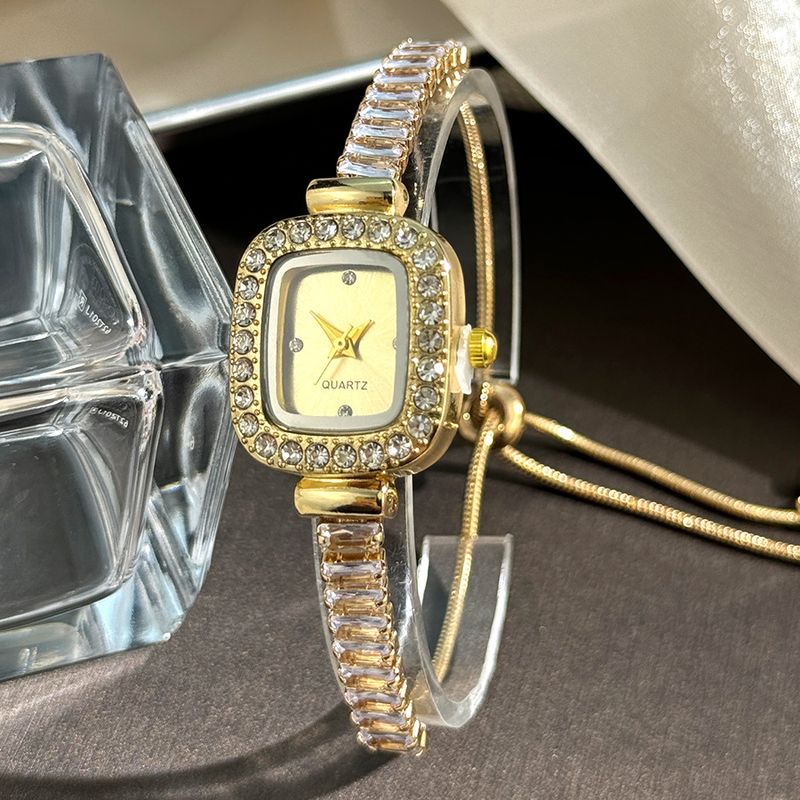 Damenarmbanduhren Zirkon Kleine Zuckerwürfel-Armbanduhr Ausziehbare Lazy Watch Außenhandel Grenzüberschreitende farbige Diamant-Damenquarzuhr_voghion.com