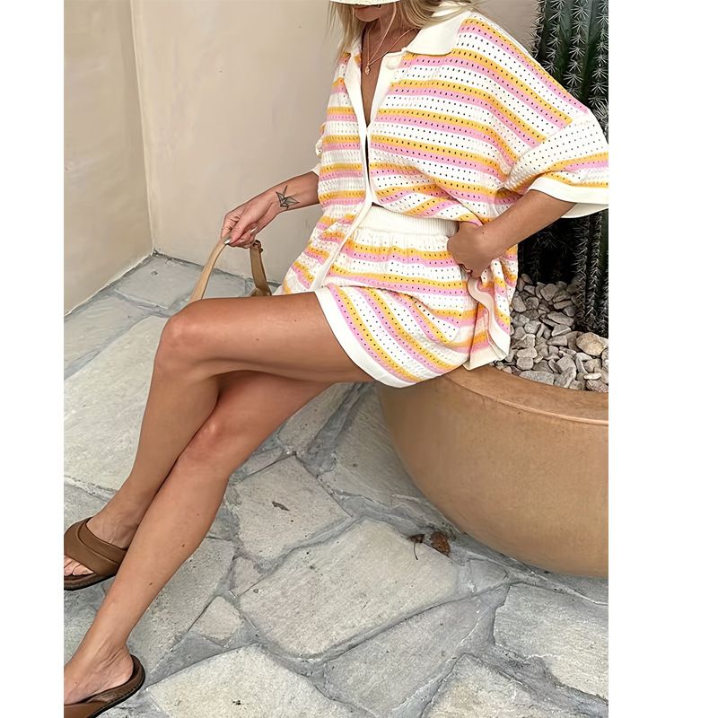 Completo due pezzi da donna in lana con colletto rovesciato, camicia a maniche corte e pantaloncini a righe, stile streetwear_voghion.com