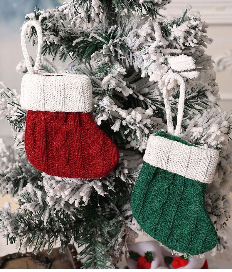 001 Neue gestrickte Dekorationen Grüne kleine Mini-Hängeornamente Weihnachtsbaumschmuck Socken_voghion.com