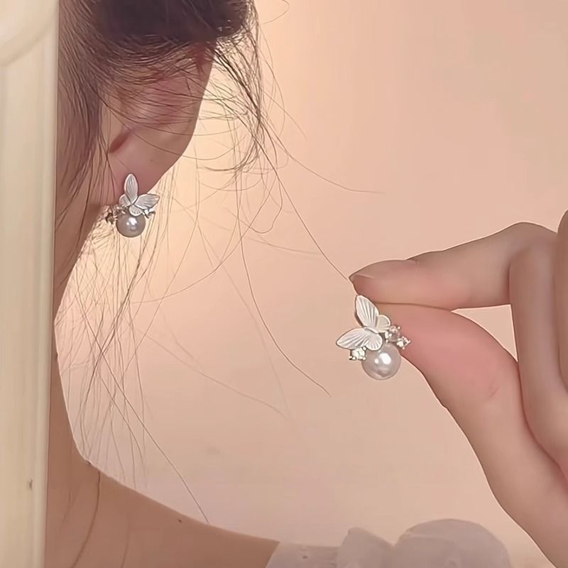 Niche Design Pearl Butterfly Stud Earrings New Popular Small Exquisite Student Earrings Women_voghion.com